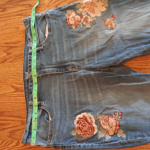 Embroidered Floral Jeggings - Picture 2 of 3
